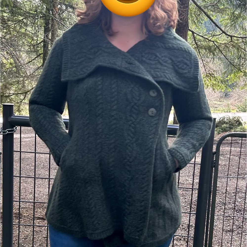 Dark Green Cable-Knit Women's Cardigan with Oversized Collar